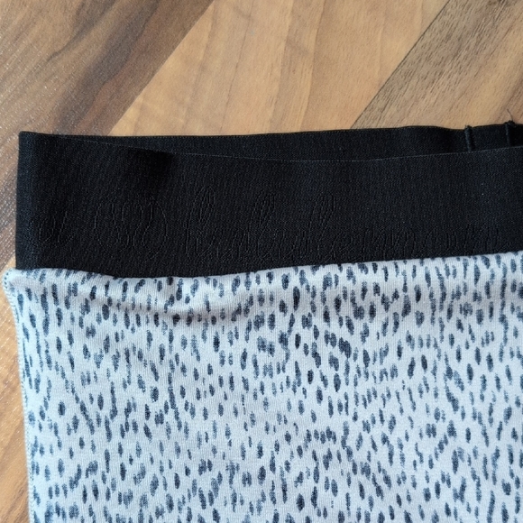 Lululemon Athletica Black and White Patterned Leggings - Picture 4 of 13
